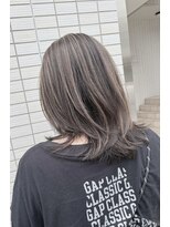 リヴナ(Livna)&nbsp;コントラスト強めハイライト×ミディアムレイヤーカット◎
