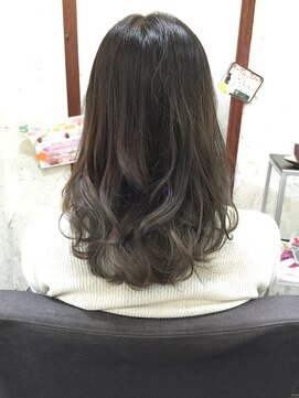 フェリシータ 総持寺店(felicita) グレーアッシュグラデーション@ゆるふわ巻Before有