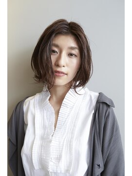 ラーサ(LaHzA) 大人びた抜け感が人気●ルーズに決まる美しさ