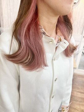 アクトゥス(AEQUITAS) インナーカラー×ピンクベージュ