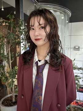 ヘアーアンドメイク ビス(HAIR&MAKE bis) 姫カット×内巻きで小顔海外風パーマ【kotomi】