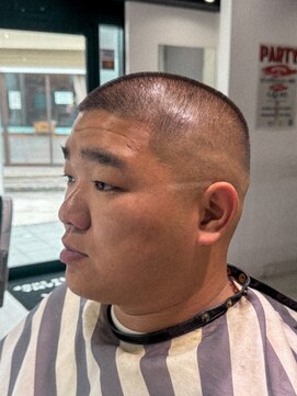 フジヤマ バーバー ショップ(FUJIYAMA BARBER SHOP) バズカット/ボウズ/スキンフェード/バズフェード