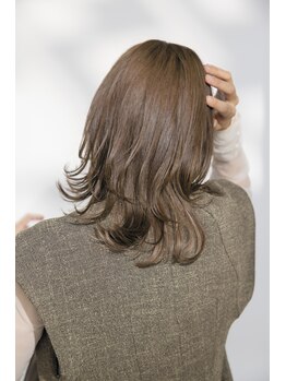 ヘア ヴィーヴル 田宮店(Hair BIVRE)の写真/低刺激カラーで優しく白髪染め。繰り返しカラーするたびに綺麗に整い、輝く透明感☆明るめカラーにも対応◎