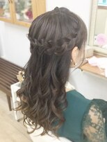 ヘアアンドメイク ゼン ヨコハマ(Hair&Make ZEN YOKOHAMA)&nbsp;【ZEN横浜関】左寄せの大きめ編み込みハーフアップ