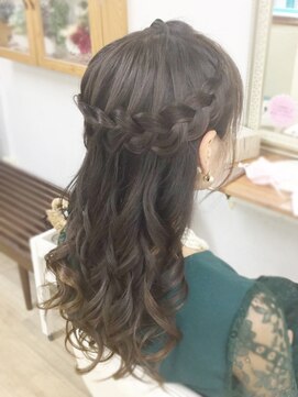 ヘアアンドメイク ゼン ヨコハマ(Hair&Make ZEN YOKOHAMA) 【ZEN横浜関】左寄せの大きめ編み込みハーフアップ