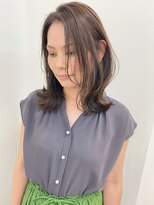 くびれレイヤー_ホワイトアッシュエアリーミディ