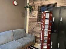 アール ヘアーアンドメイク 林店(R Hair&Make)の雰囲気（待合スペース！漫画多数揃えてマス）