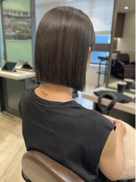 ユーフォリア 銀座本店(Euphoria) オリーブグレージュ　切りっぱなしボブ　透明感カラー　艶髪