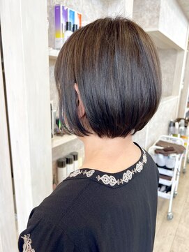 キャアリー(Caary) 福山市Caary簡単スタイリング丸みショートボブ赤味ブラウン30代