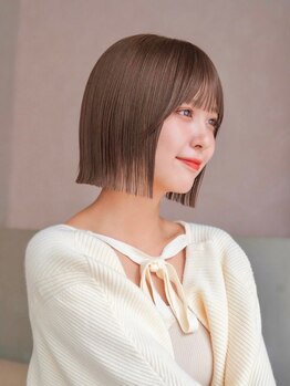 オーラ オモテサンドウ(Aura omotesando)の写真/地毛風ストレートが大人気◎縮毛矯正で悩んでいたクセやうねりを改善！思わず触りたくなるツヤ美髪に♪