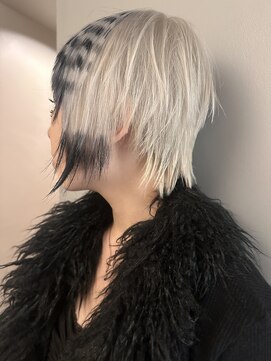 ハコ プラス(HACO+) ショートカット×ホワイトカラーデザイン