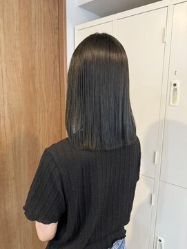 スケール(SCALE) 艶ストレート×切りっぱなしミディ