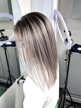 エゴ 池袋(EGO) ホワイトカラー/ホワイトシルバー/バレイヤージュ