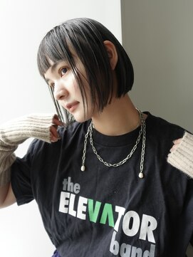 ディッセンバー 神宮前(December) ワイドバングオン眉切りっぱなしボブオリーブカラー内巻き