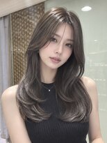 オアシスアヴェダ ザ・ペニンシュラ東京(OASIS AVEDA)&nbsp;大人セミロングレイヤー・艶髪・グレージュ長め前髪20代30代