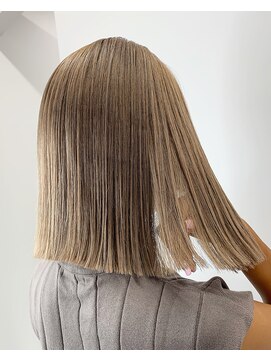 リグフクオカ(L.I.G fukuoka) 【L.I.G fukuoka】切りっぱなしハイトーンボブ