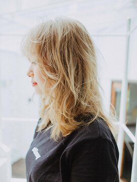 フローラビューティーヘアー(Flora Beauty Hair) ハイトーンレイヤースタイル/20代/30代/40代/50代/岡山/表町