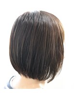 ウィスカーヘアー(whisker hair)&nbsp;前下がりボブ