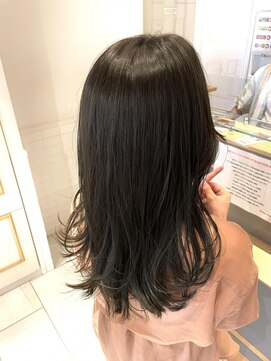 ネオリーブ チロル 横浜西口店(Neolive CiroL.) 透け感とツヤが楽しめるオリーブベージュ