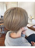 ショート×ホワイトグレージュ
