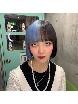 インク 渋谷(INK.) 水色×ブラックツートーンミニボブ