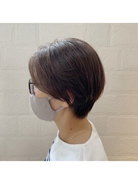 イーチ ヘアーアンドトータルビューティ(each hair&total beauty) 丸みショートスタイル/アッシュ系カラー【青木元子】