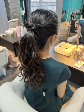 リエラ 新宿(RIERA) ポニーテール