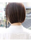 シンプルボブに透け感カラー