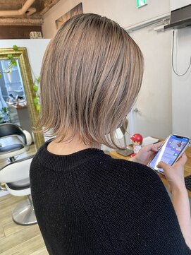 ヌード(NUDE) NUDEタッセルボブハイトーンカラー外ハネボブ切りっぱなしボブ