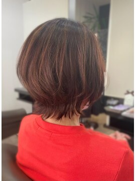 アンフィ 鶴間(Anphi) 外ハネショートボブ