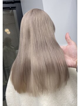 ヴァーディ オモテサンドウ(Vardy omotesando) ハイトーンロング・表参道ケアブリーチ・ホワイトベージュ・吉永