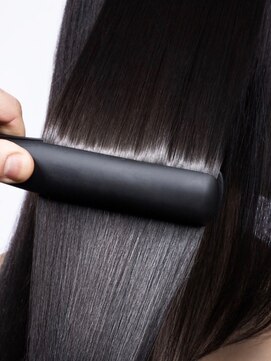 エーヴ 【髪質改善グロスストレート】髪の艶に悩むあなたに宝石の煌めき