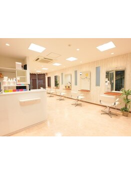 【大倉山駅徒歩30秒】駅近で通いやすい＊広々とした空間でお客様同士の間隔もあいているのでリラックス◎