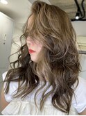 セミロング ブリーチ ハイトーン レイヤーカット 顔周りレイヤー