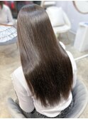 大人ガーリーダークアッシュミディアムレイヤー似合わせカット 