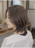 切りっぱなしミディアムレイヤーボブ