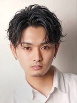 ミヤビ(MIYAVI)&nbsp;ラフパーマセンターパートツーブロック刈り上げスパイラルパーマ