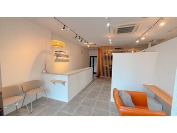 ヘアークリップ ミン(Hair Clip Min)の写真/2026年6月にリニューアルした上質空間で、半個室＆フルフラットシャンプーの極上美髪ヘッドスパを体験。