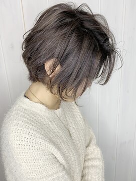 リヴ オオサカ(LIV OSAKA) 【LIV OSAKA】耳かけショート_3Dカラー_ラベンダーアッシュ