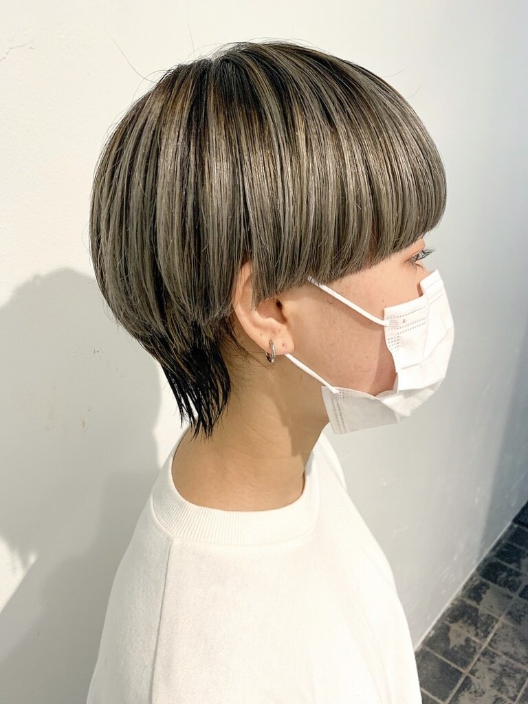 スモーキーシルバーベージュマッシュウルフマッシュショートボブ