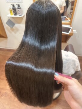 フリージア(freesia) ツヤ髪スタイル/グレーベージュ/〈30代40代50代〉