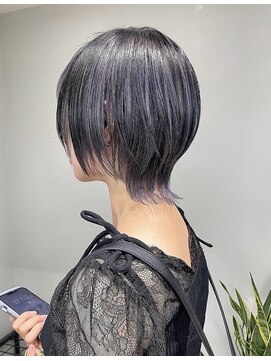 ダブルトーキョー シブヤ(W-TOKYO SHIBUYA) ショートウルフカットアンブレラカラーハイトーンブリーチ