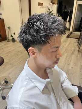 ティーアウト(T-OUT) スパイキーショート×ピンパーマ