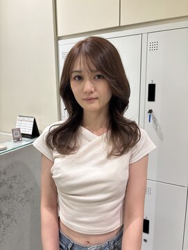 アローム(alom) イメチェン/ホワイトブロンド/外ハネボブ/美髪/茅ヶ崎