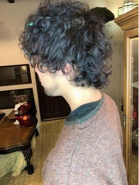 ロイ プラスアティック(roi ＋attic) 谷町六丁目異空間美容室◆毛髪診断士◆髪質改善◆似合わせカット