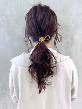 アイティー バイ アルバム 中野店(IT by ALBUM) ローポニーアレンジ_オリーブカラーハイライトカラー_ba308391