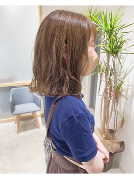 フレームプラス 御堂筋難波店(FRAME +) 肩下ボブ×明るめベージュ