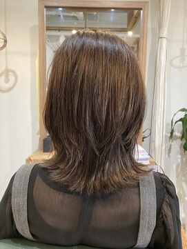 ツリー ヘア アイズ デザイン(tree hair I's design) 外ハネ