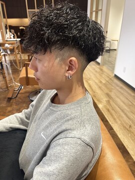 スペインカール　ツイストスパイラルパーマ　フェードカット