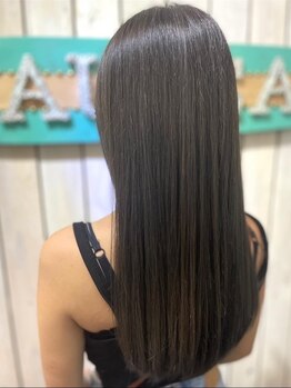 ラウレア(LAULEA)の写真/オイル配合でツヤ感UP♪ストレート独特の硬さが気にならない自然な仕上がりで、憧れの柔らかストレートに★